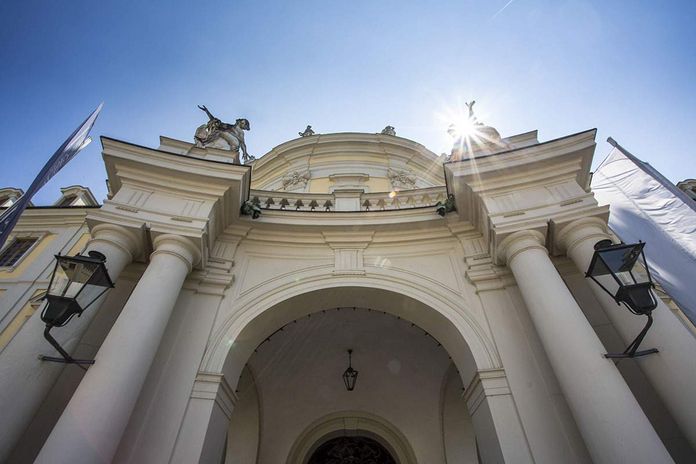 Residenzschloss Ludwigsburg, Torbogen am Schlosseingang